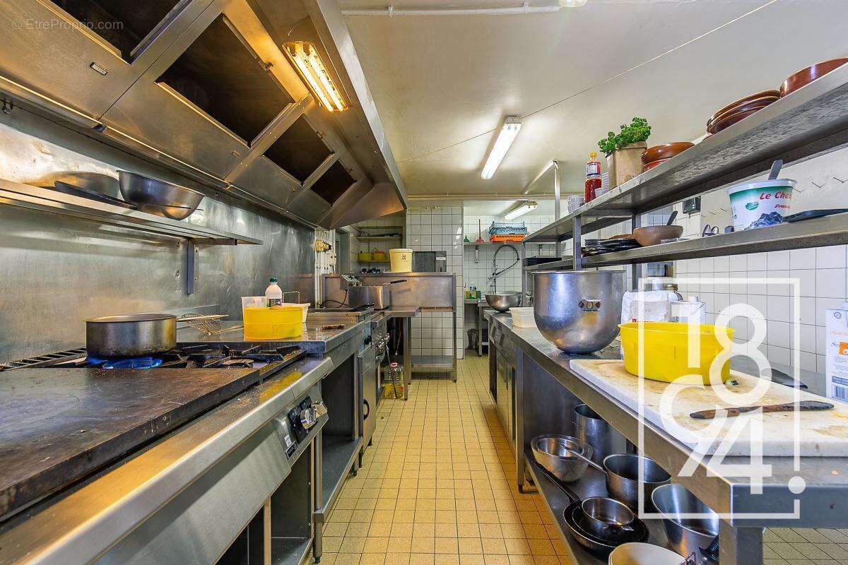 Commerce à ENCHASTRAYES