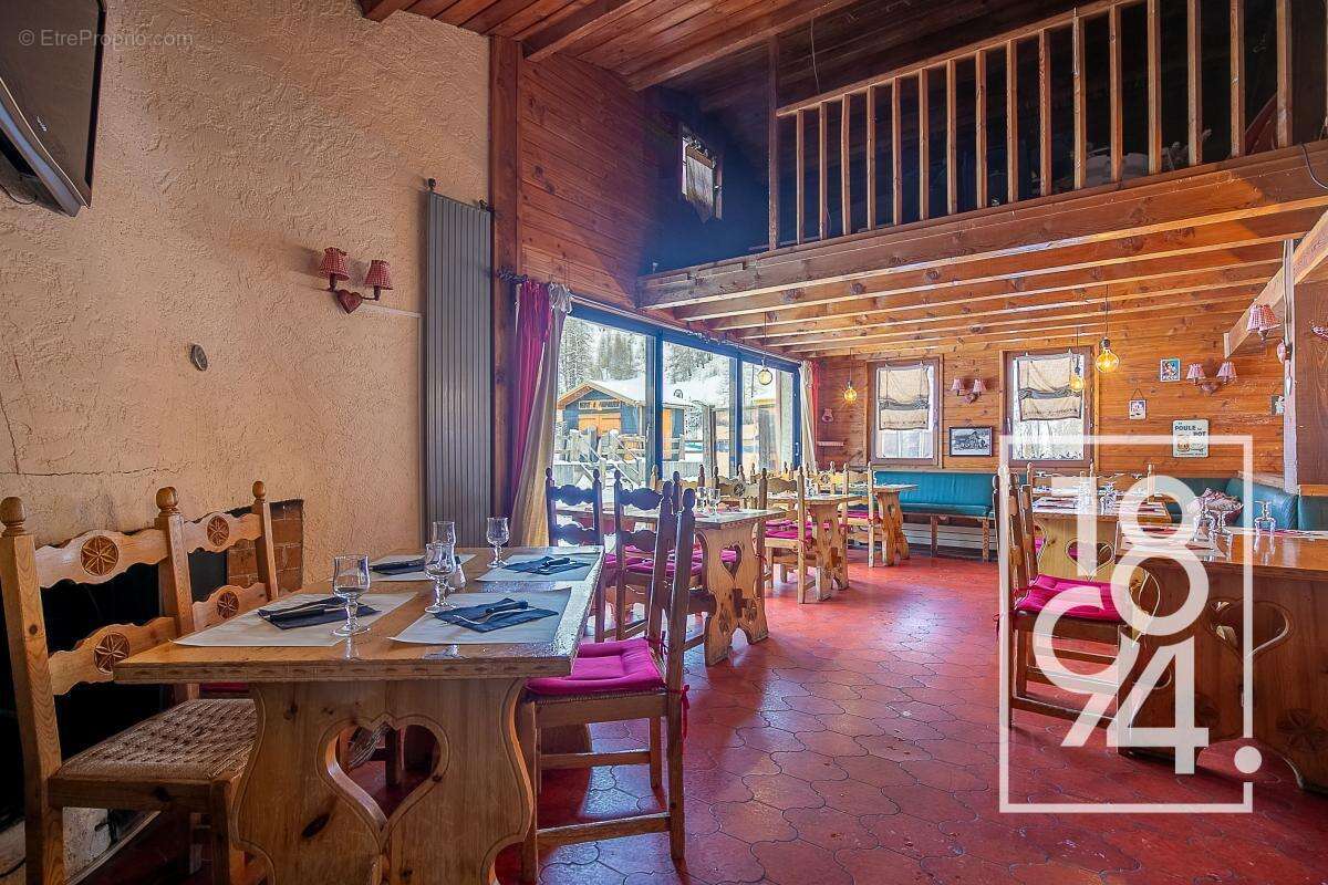 Commerce à ENCHASTRAYES