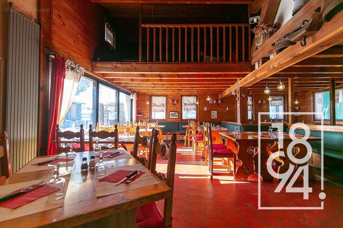 Commerce à ENCHASTRAYES