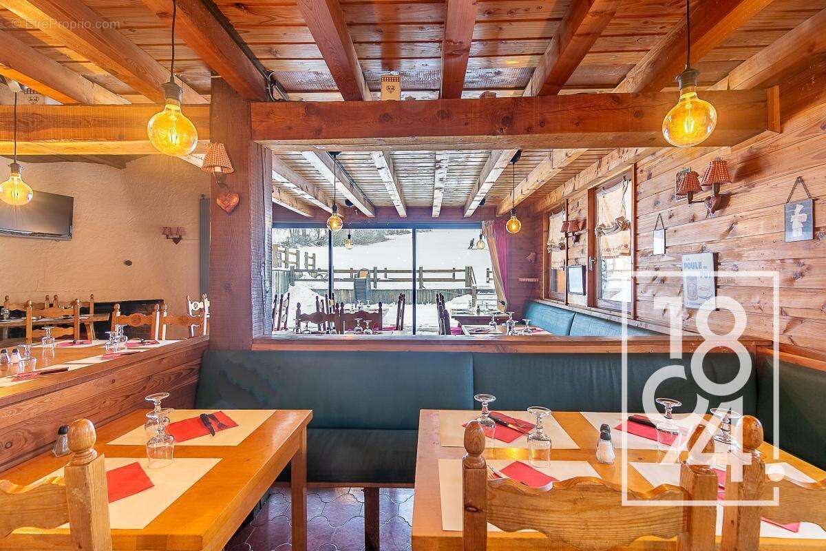 Commerce à ENCHASTRAYES