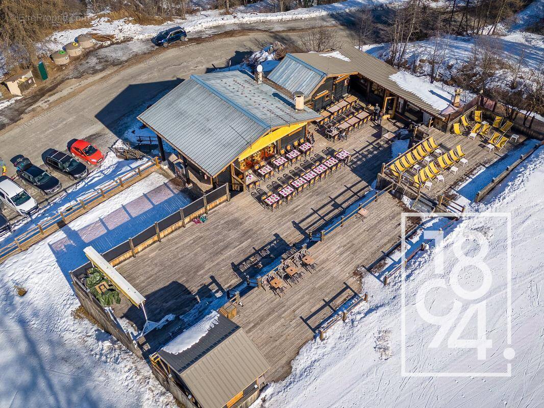 Commerce à ENCHASTRAYES