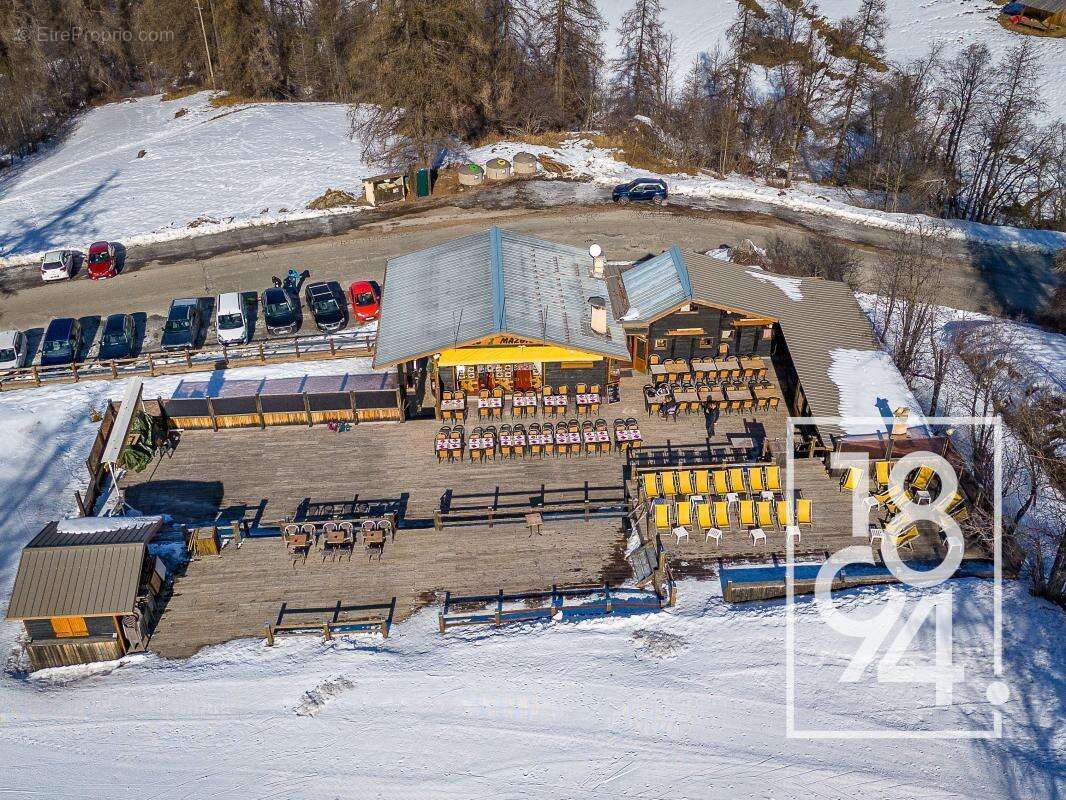 Commerce à ENCHASTRAYES