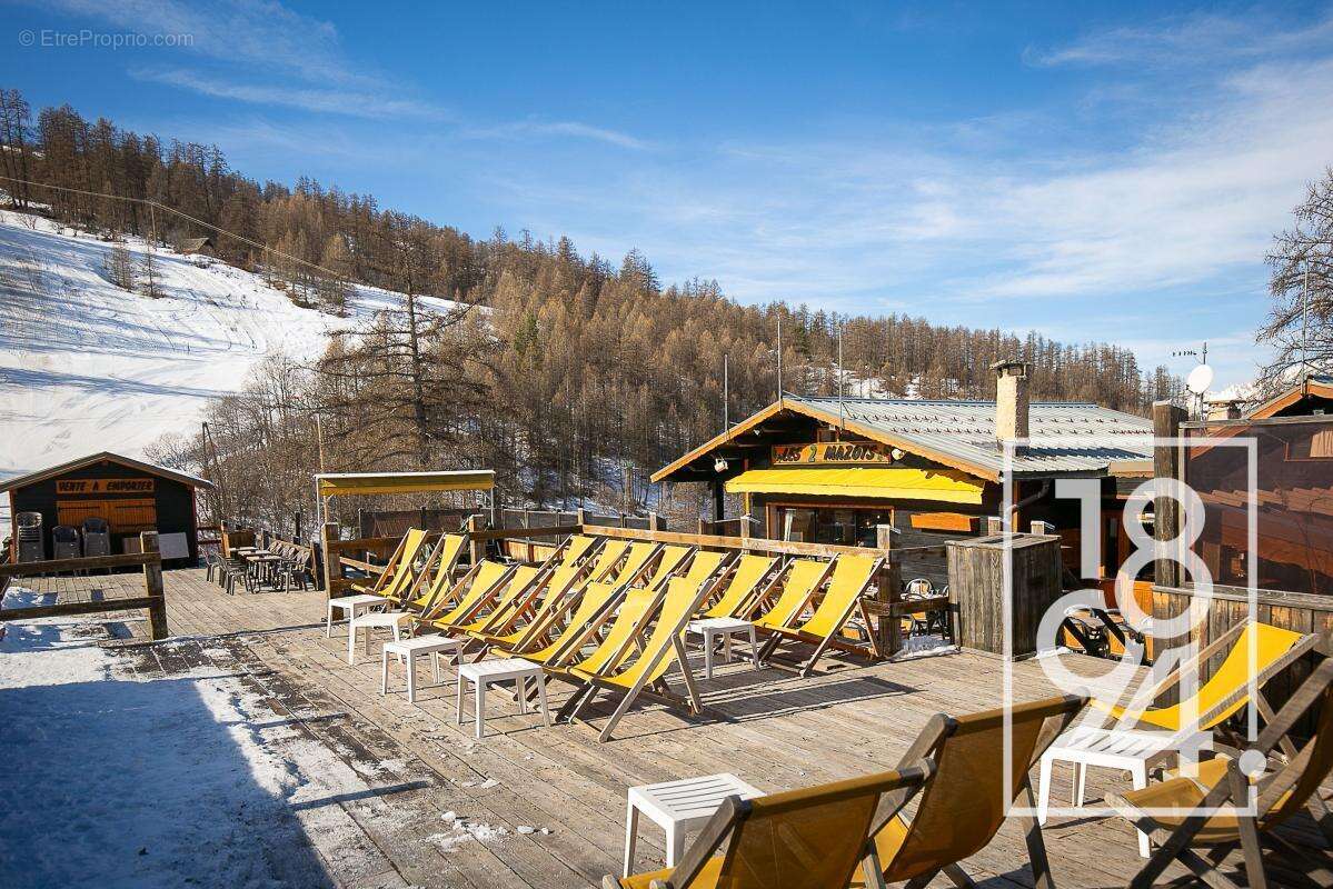 Commerce à ENCHASTRAYES