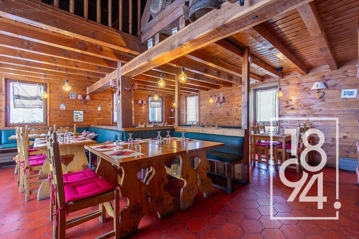 Commerce à ENCHASTRAYES