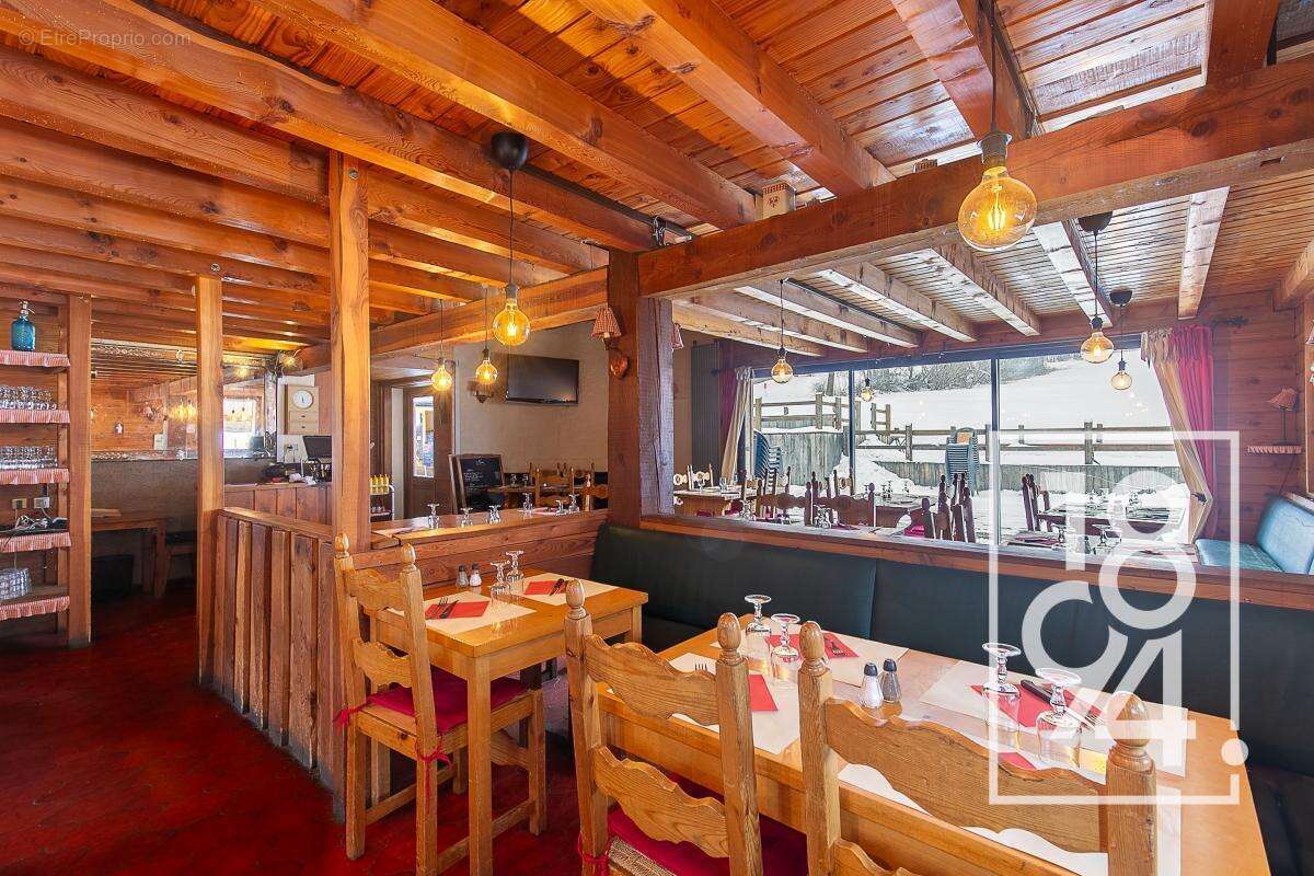 Commerce à ENCHASTRAYES