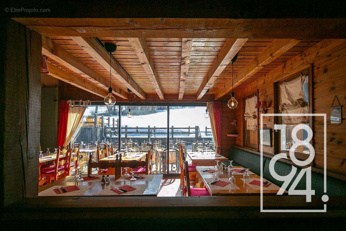 Commerce à ENCHASTRAYES