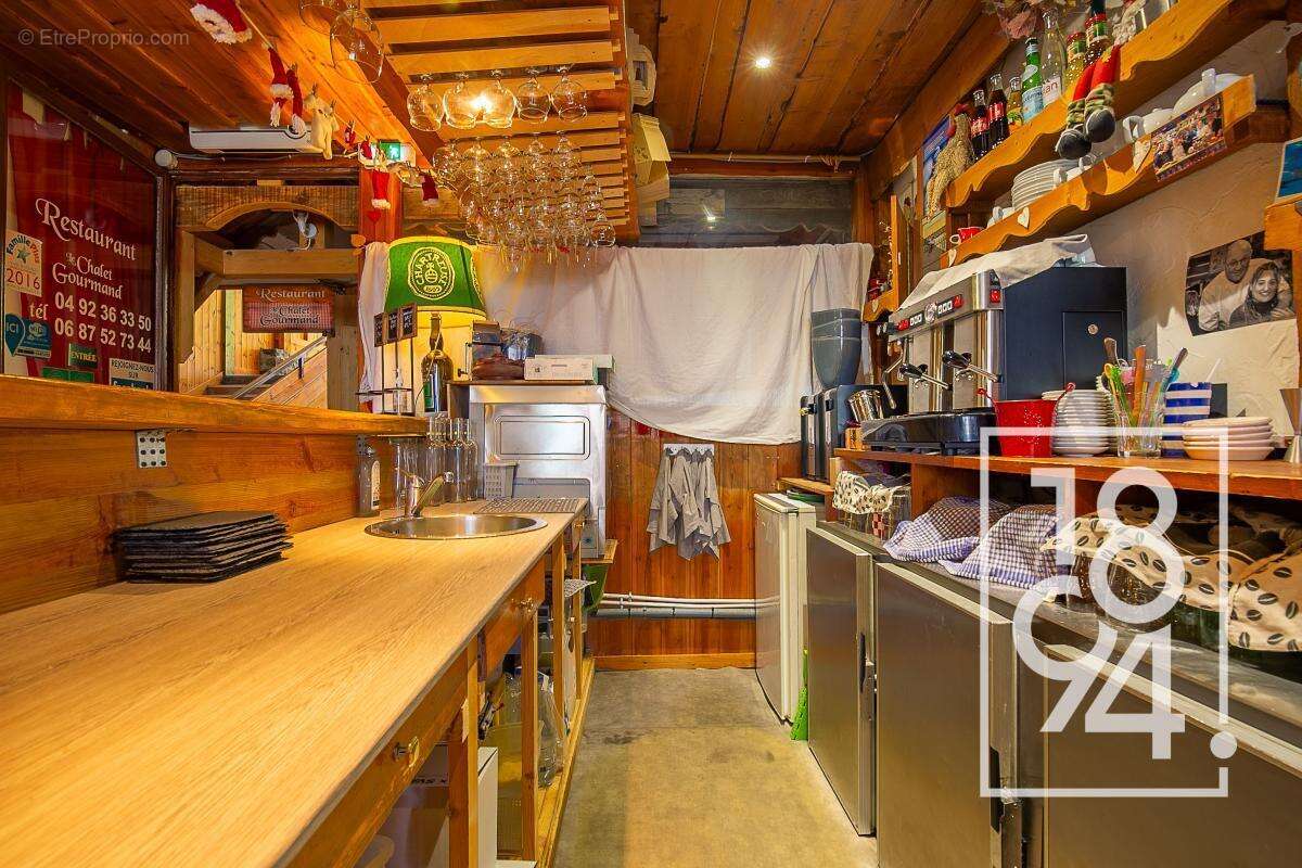 Commerce à UVERNET-FOURS