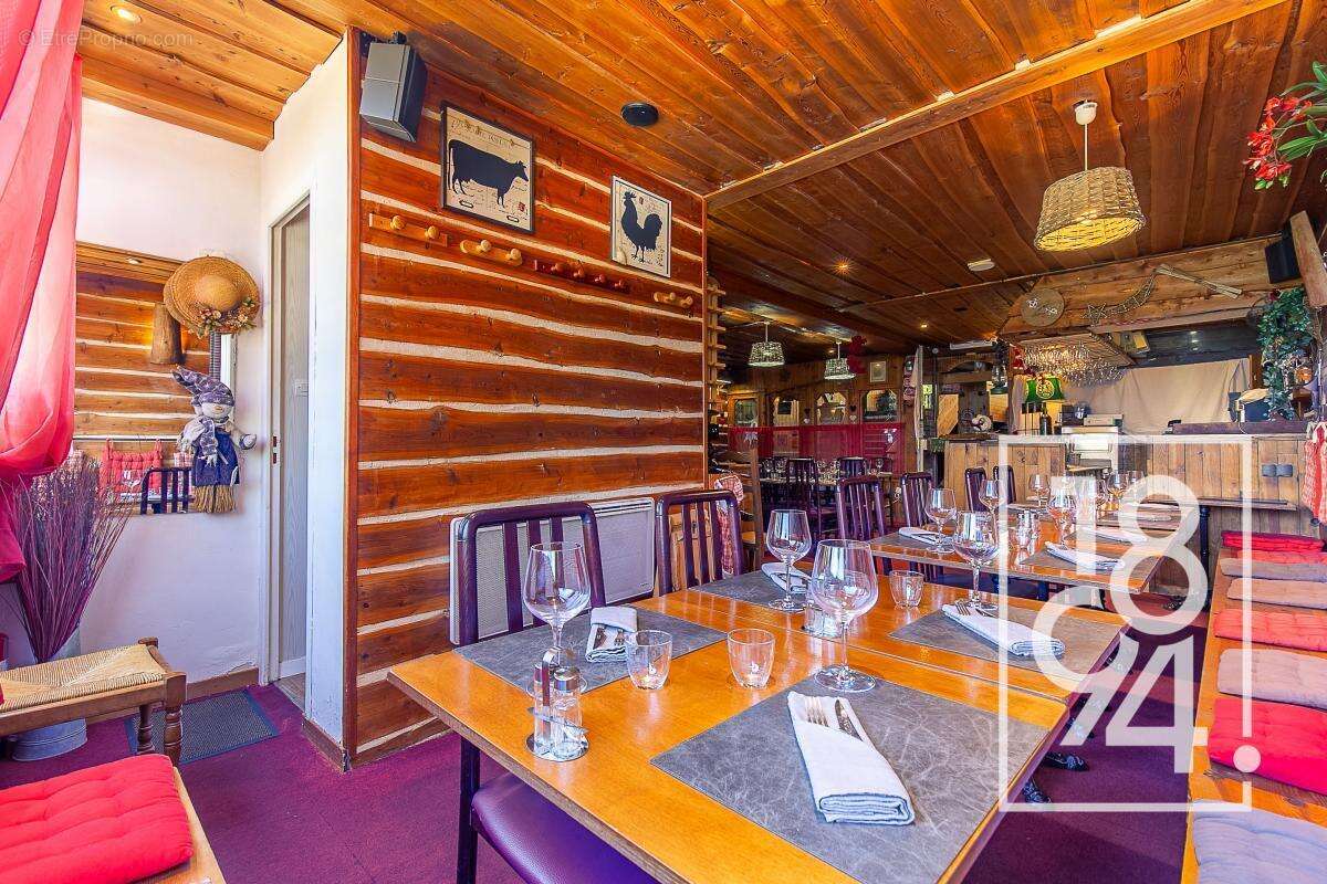 Commerce à UVERNET-FOURS