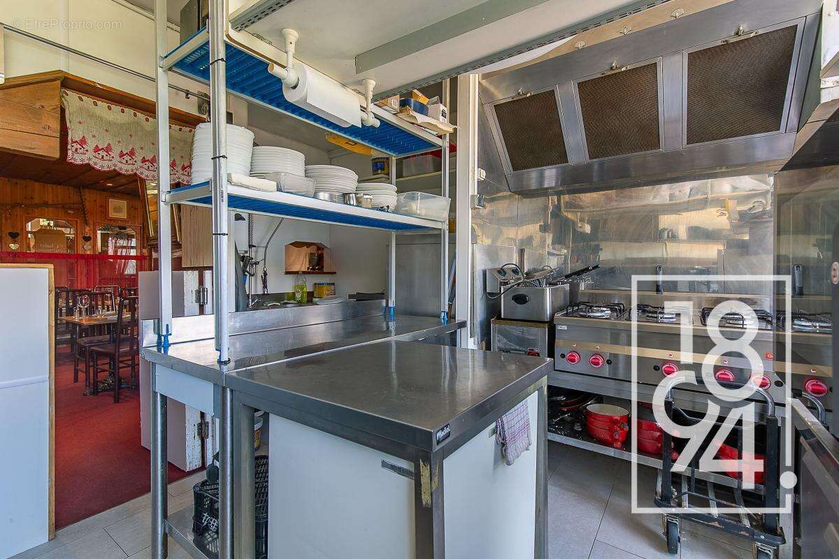 Commerce à UVERNET-FOURS