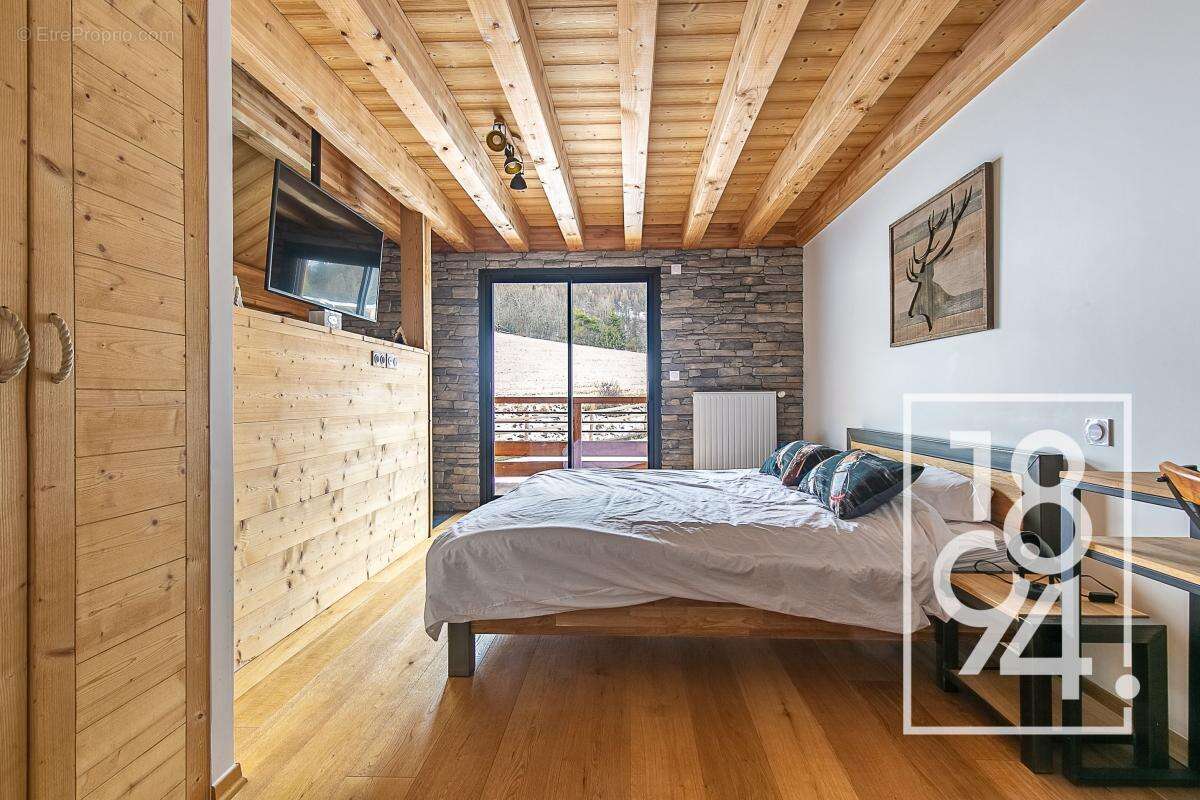 Maison à ENCHASTRAYES