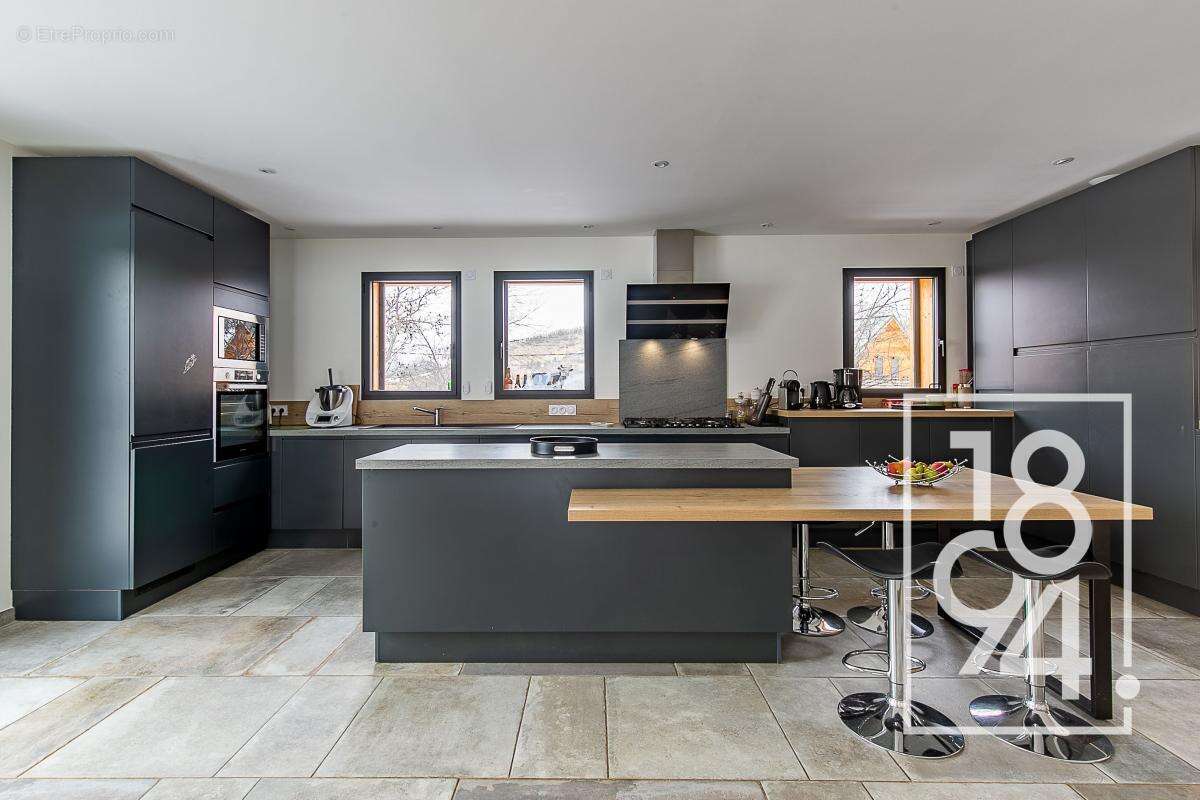 Maison à ENCHASTRAYES