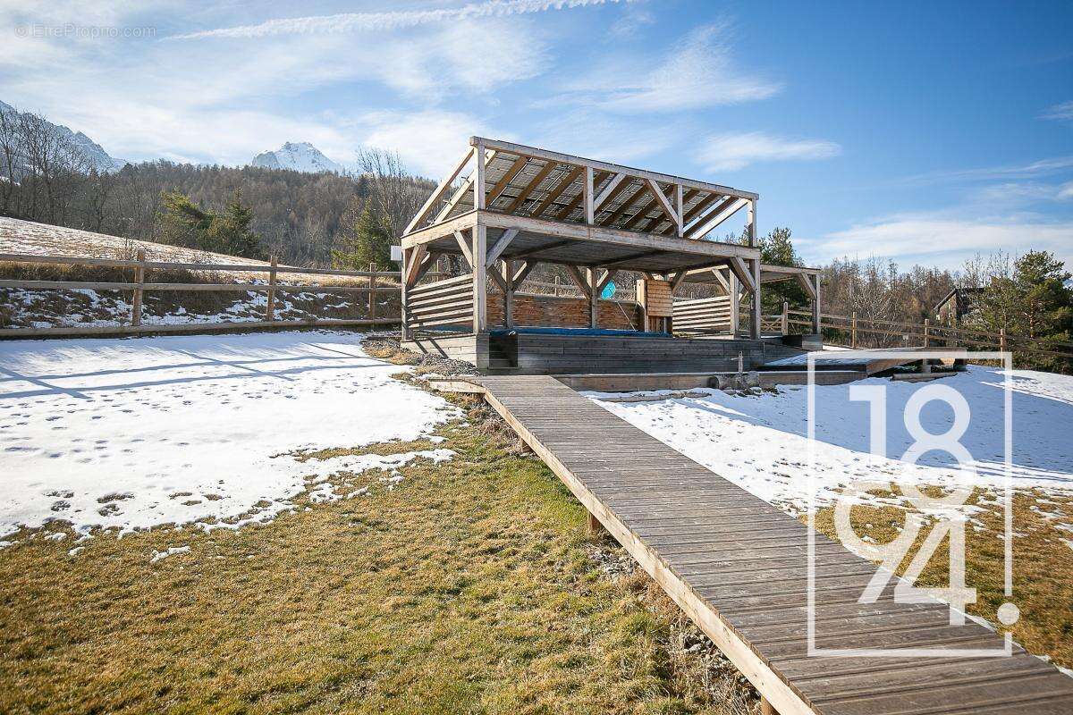 Maison à ENCHASTRAYES