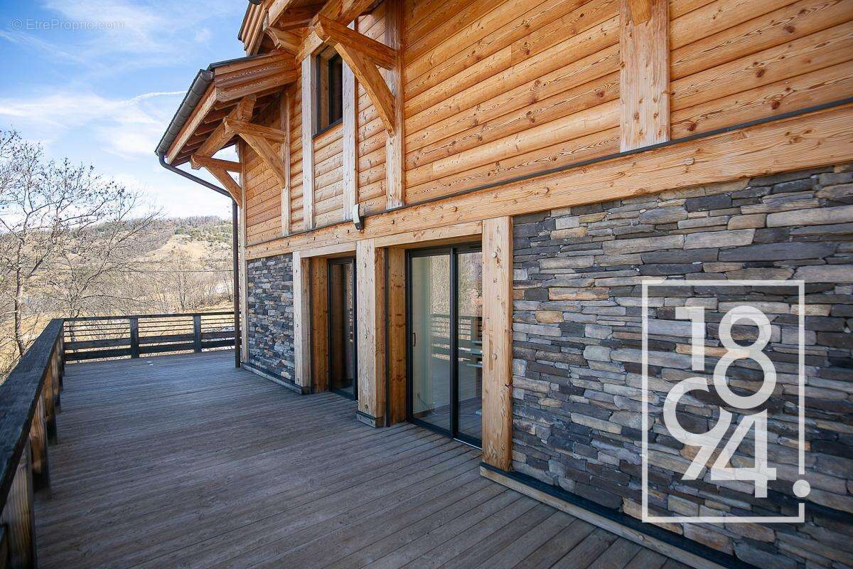 Maison à ENCHASTRAYES