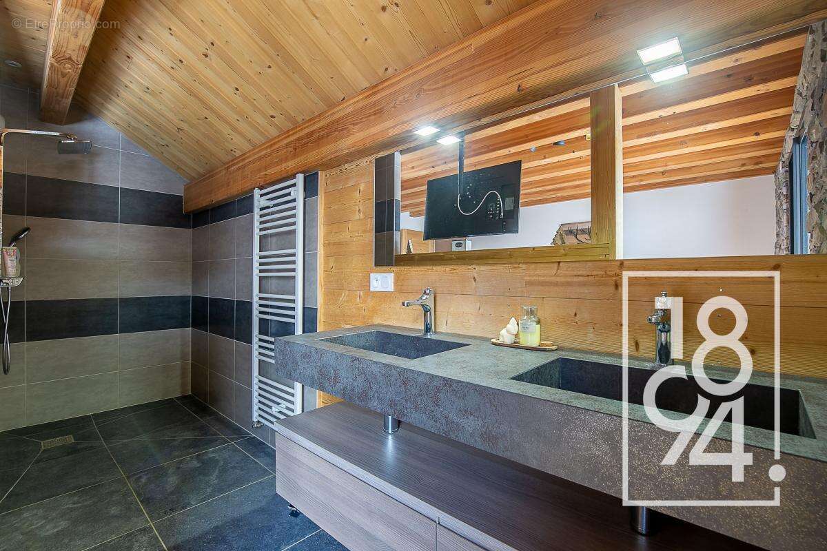 Maison à ENCHASTRAYES