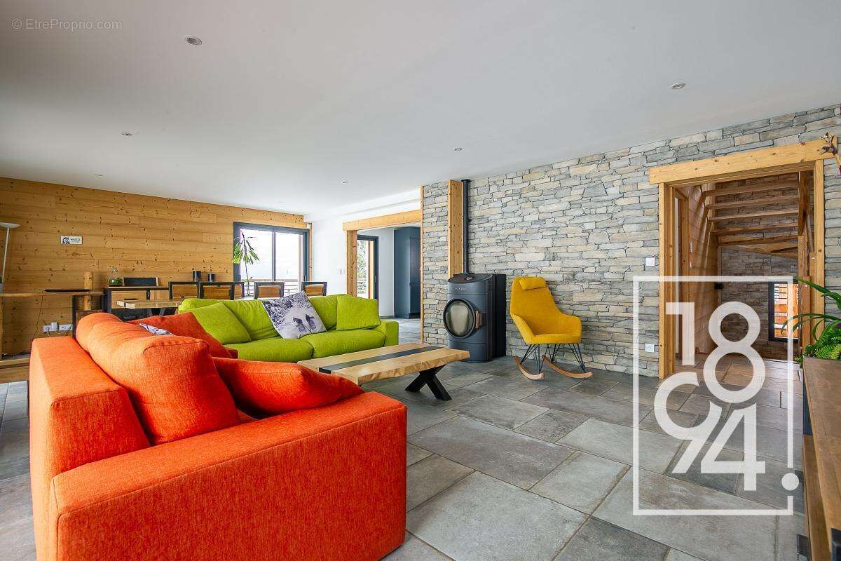 Maison à ENCHASTRAYES