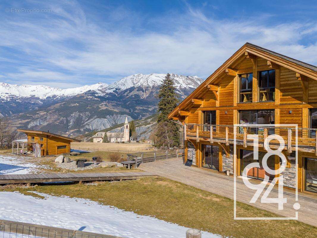 Maison à ENCHASTRAYES