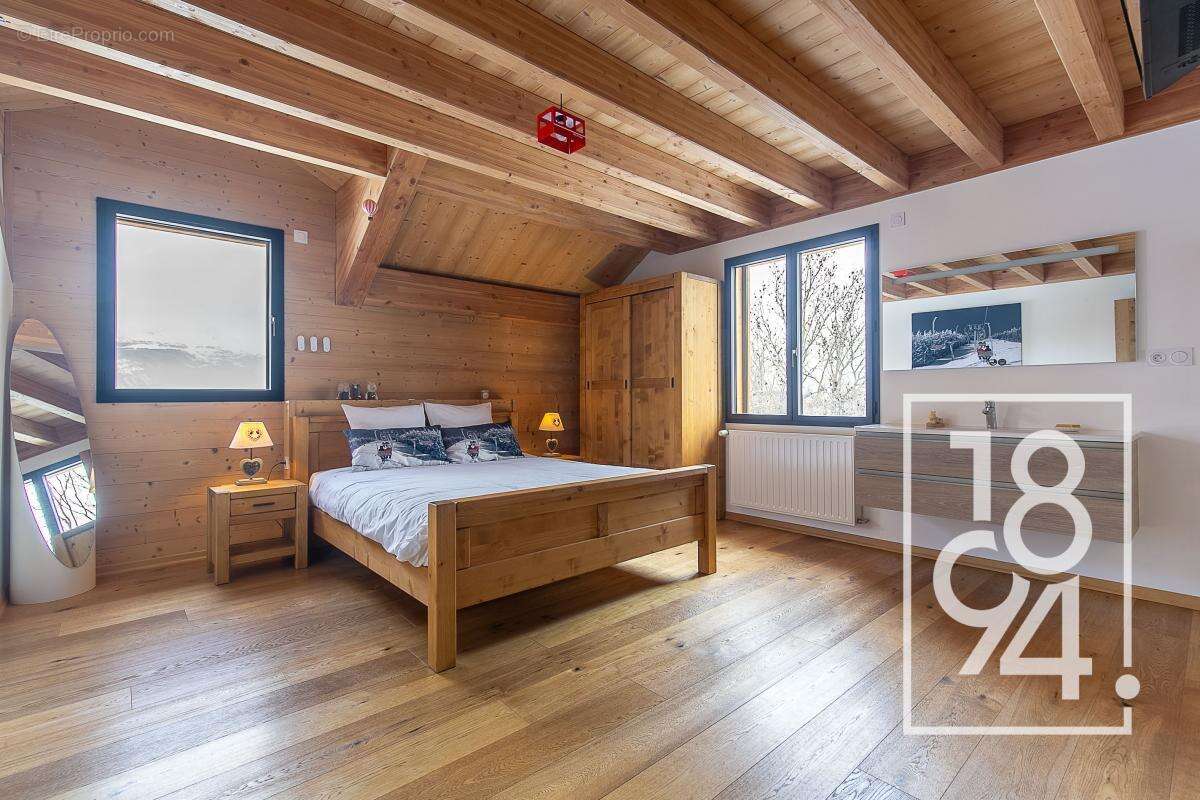 Maison à ENCHASTRAYES