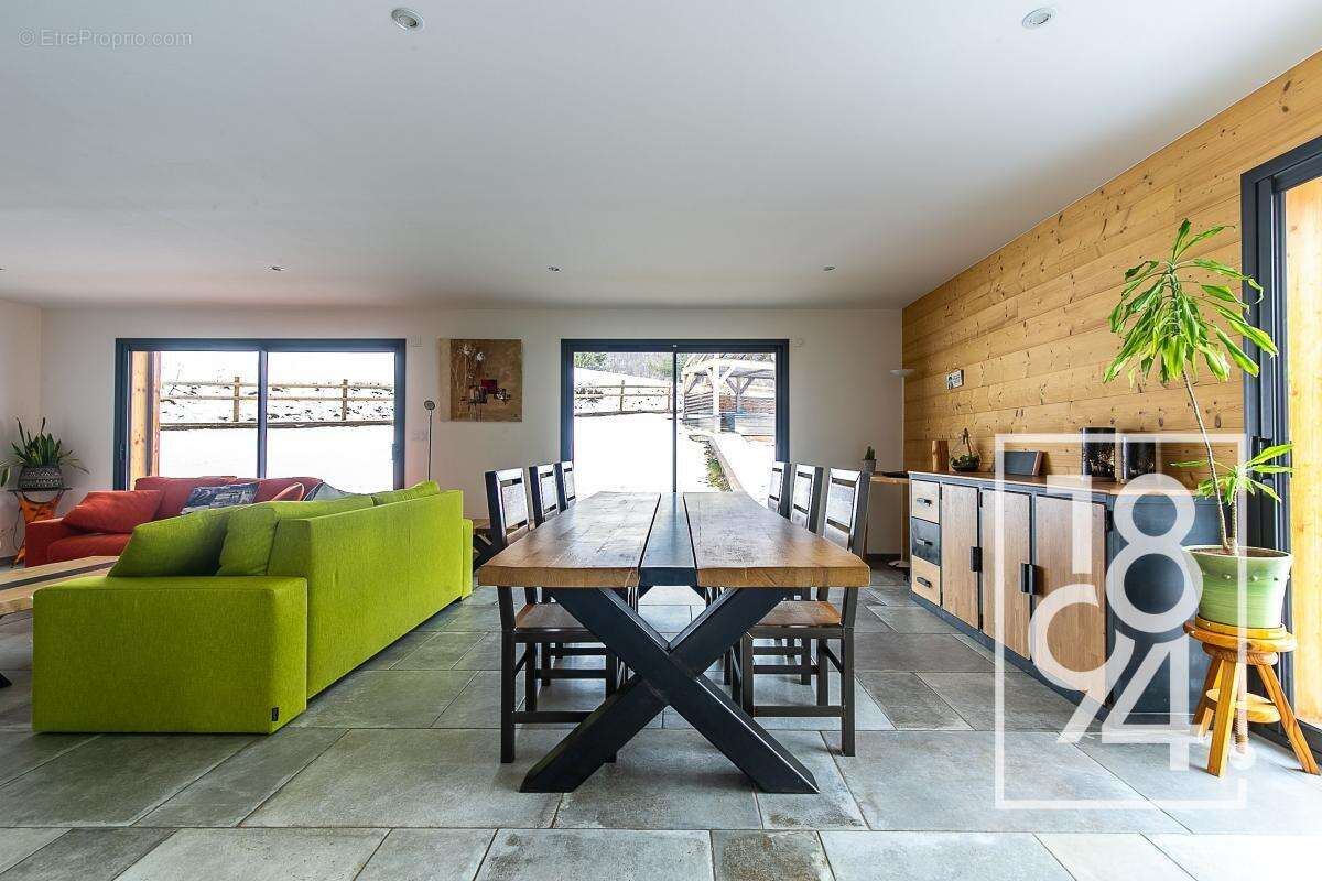 Maison à ENCHASTRAYES