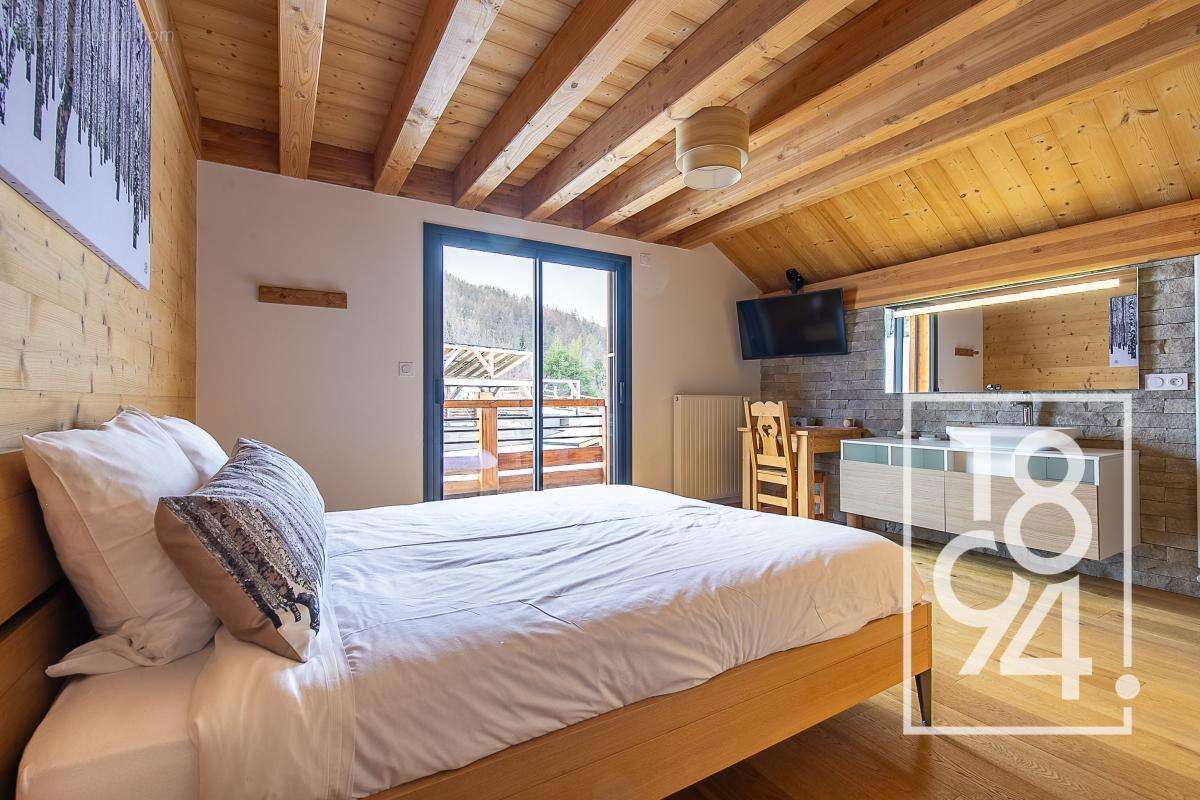 Maison à ENCHASTRAYES