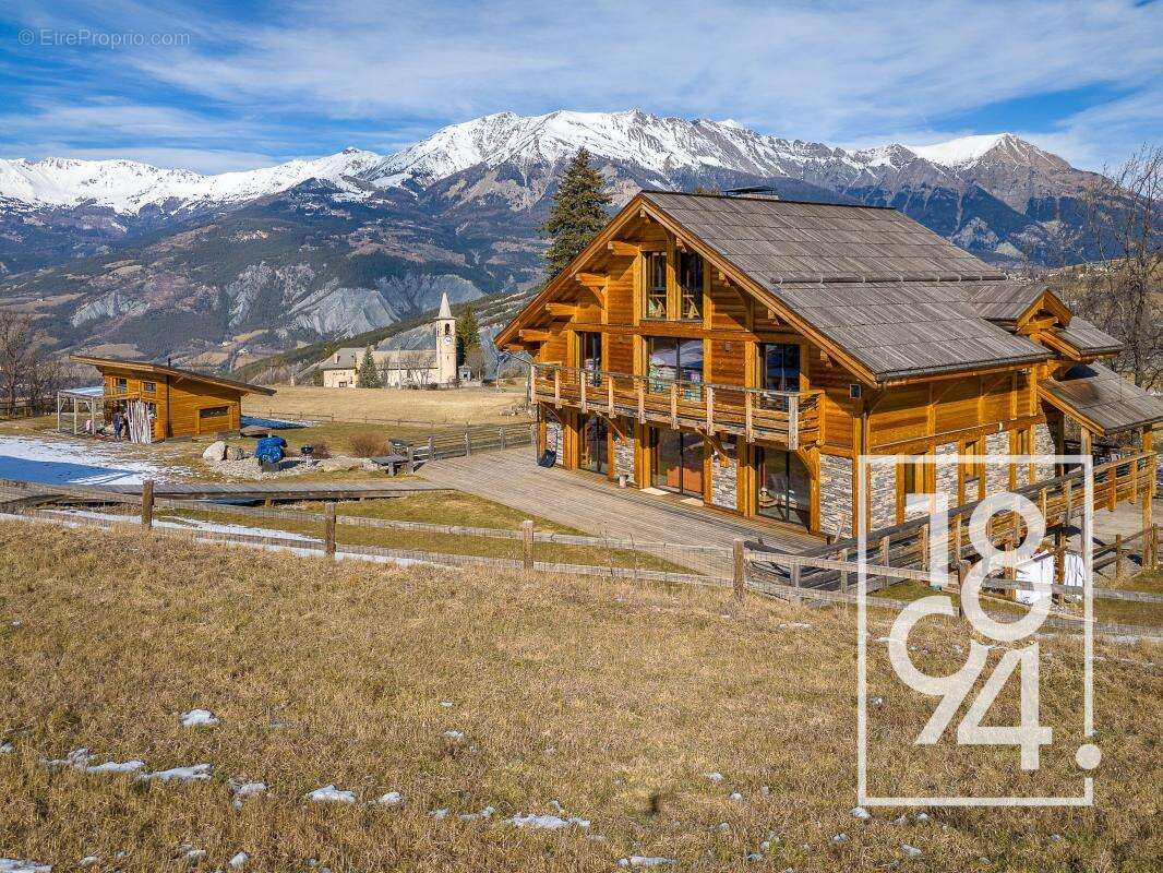 Maison à ENCHASTRAYES