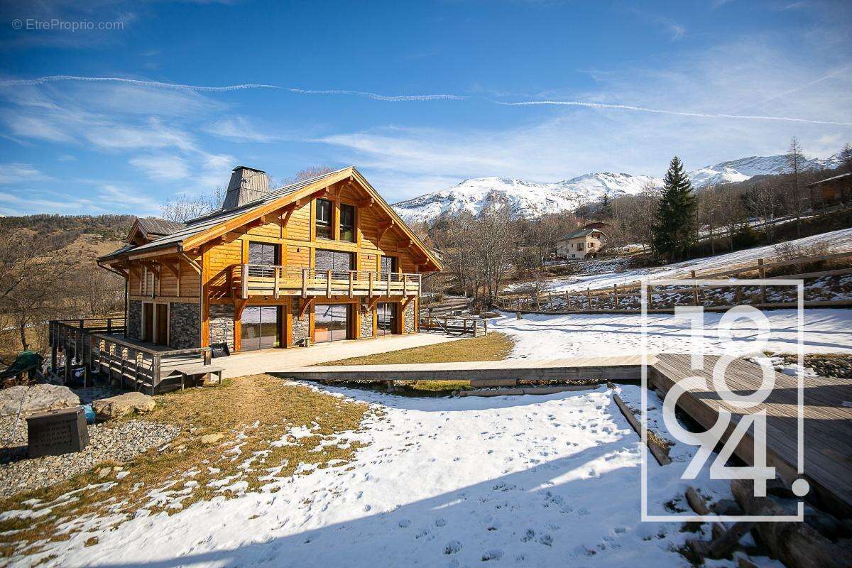 Maison à ENCHASTRAYES