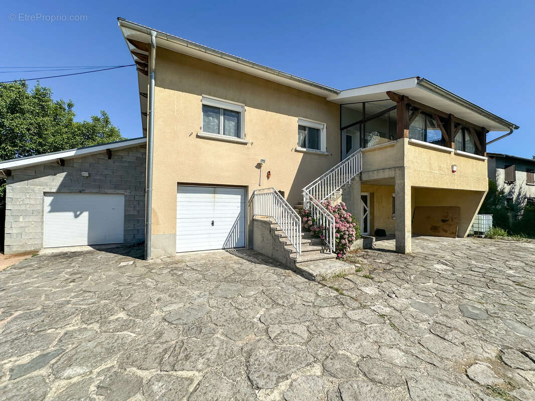 Maison à CLONAS-SUR-VAREZE