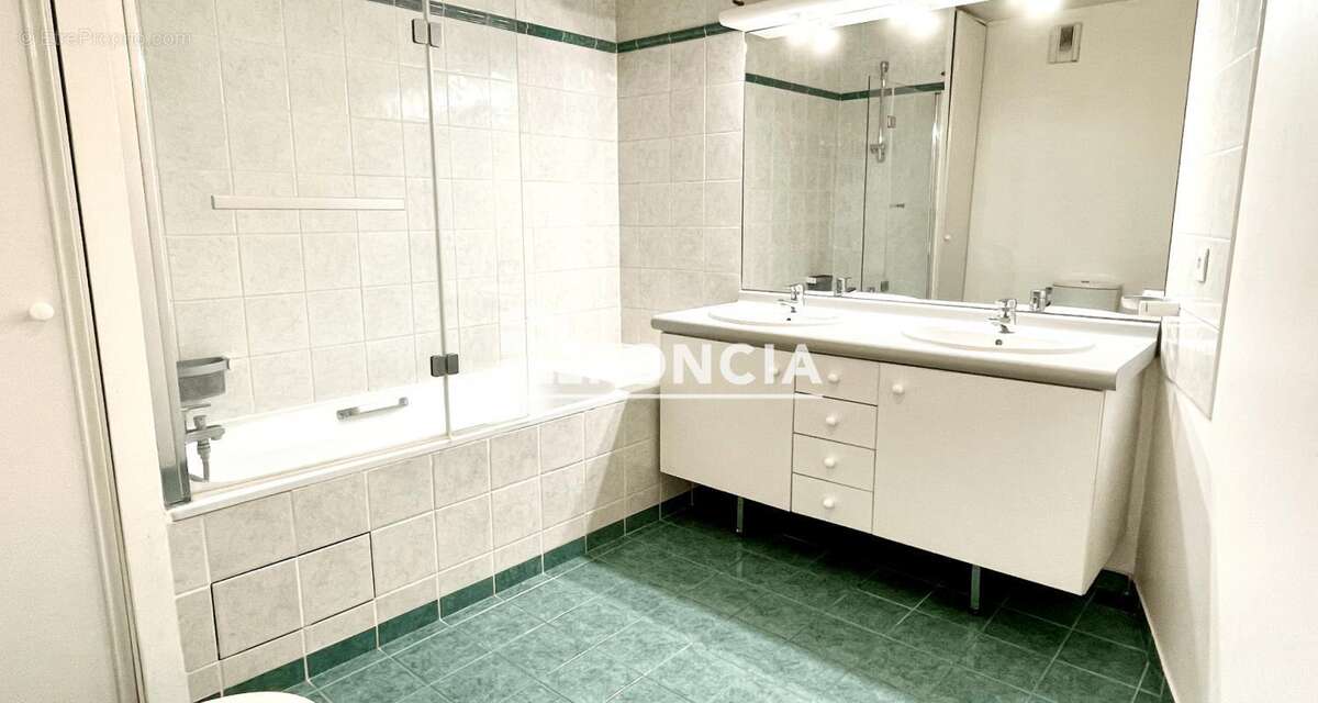 Appartement à LE PLESSIS-ROBINSON