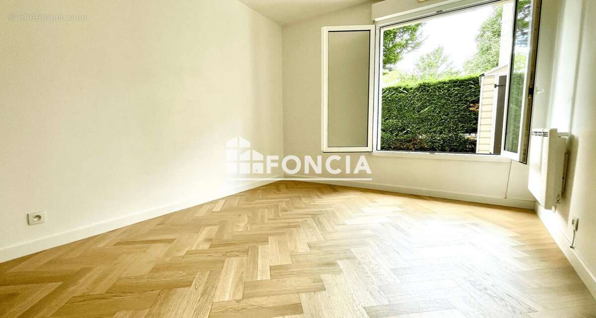 Appartement à LE PLESSIS-ROBINSON