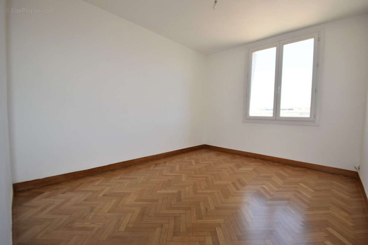 Appartement à MARSEILLE-4E