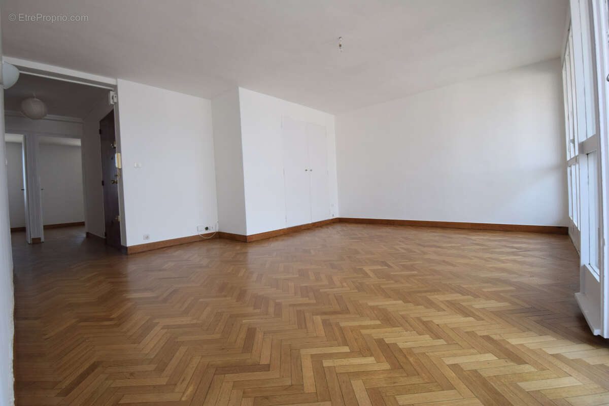 Appartement à MARSEILLE-4E