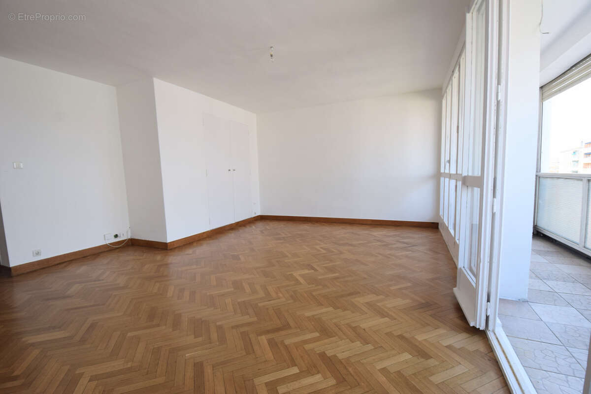 Appartement à MARSEILLE-4E