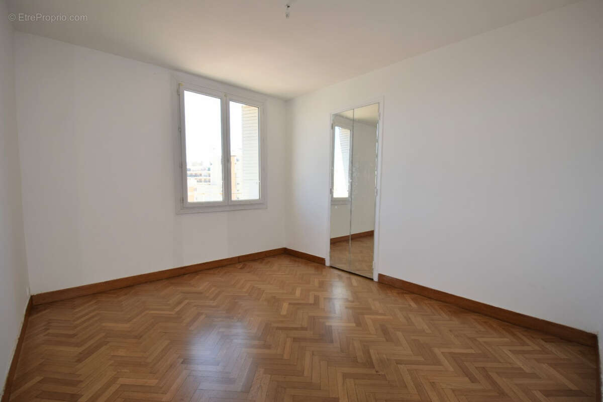 Appartement à MARSEILLE-4E