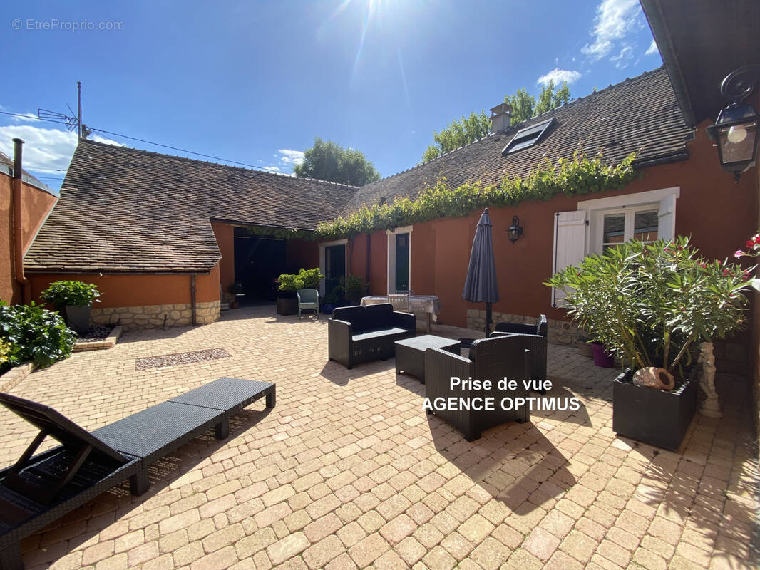 Maison à VILLENEUVE-LA-GUYARD