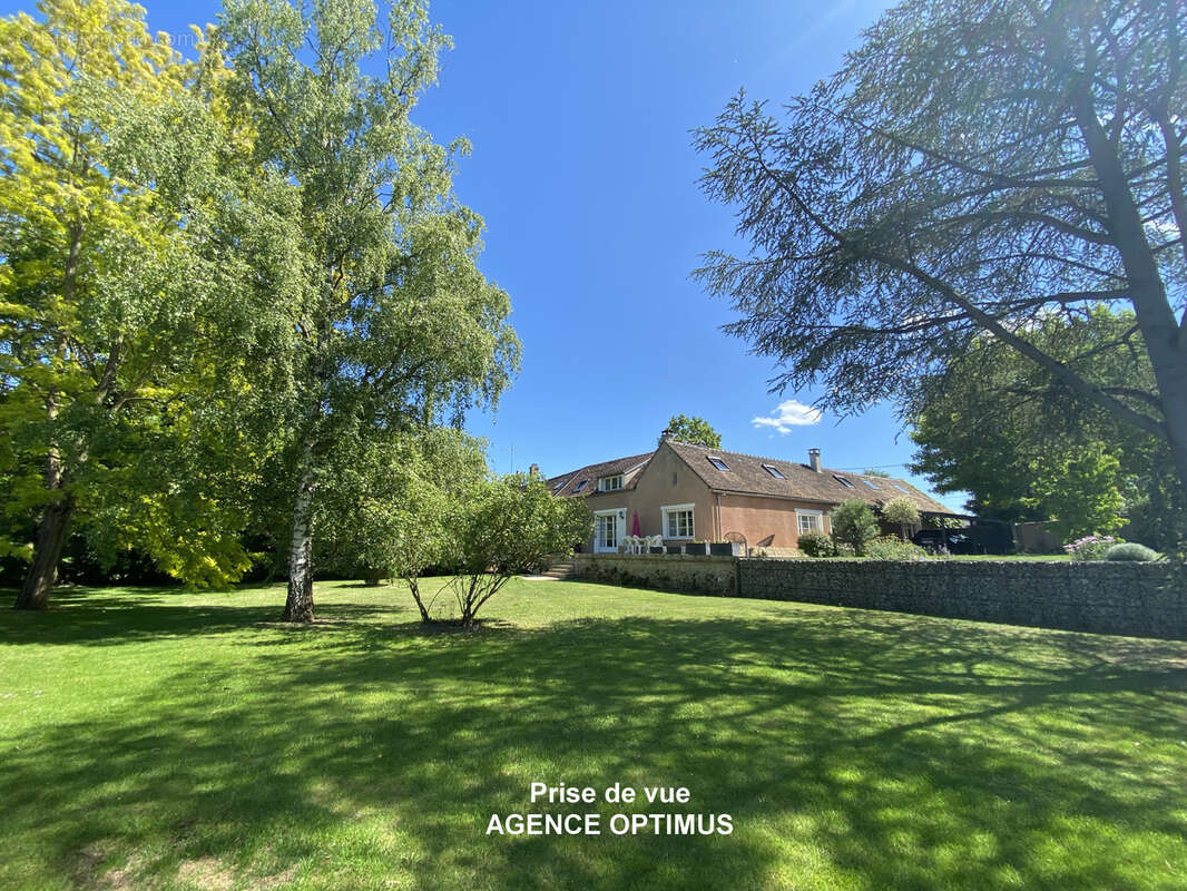 Maison à VILLENEUVE-LA-GUYARD