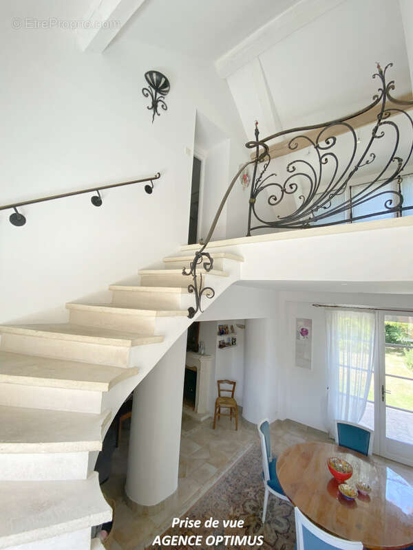 Maison à VILLENEUVE-LA-GUYARD