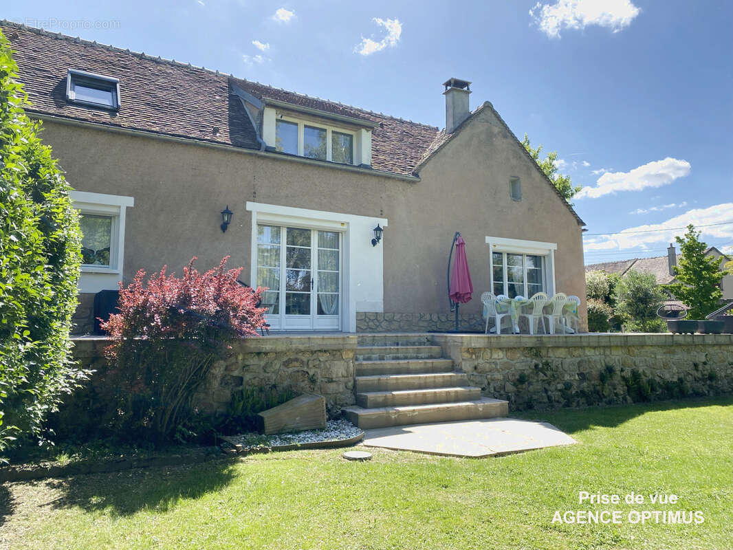 Maison à VILLENEUVE-LA-GUYARD