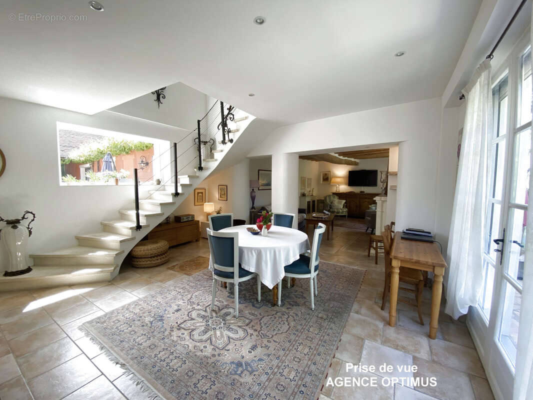 Maison à VILLENEUVE-LA-GUYARD