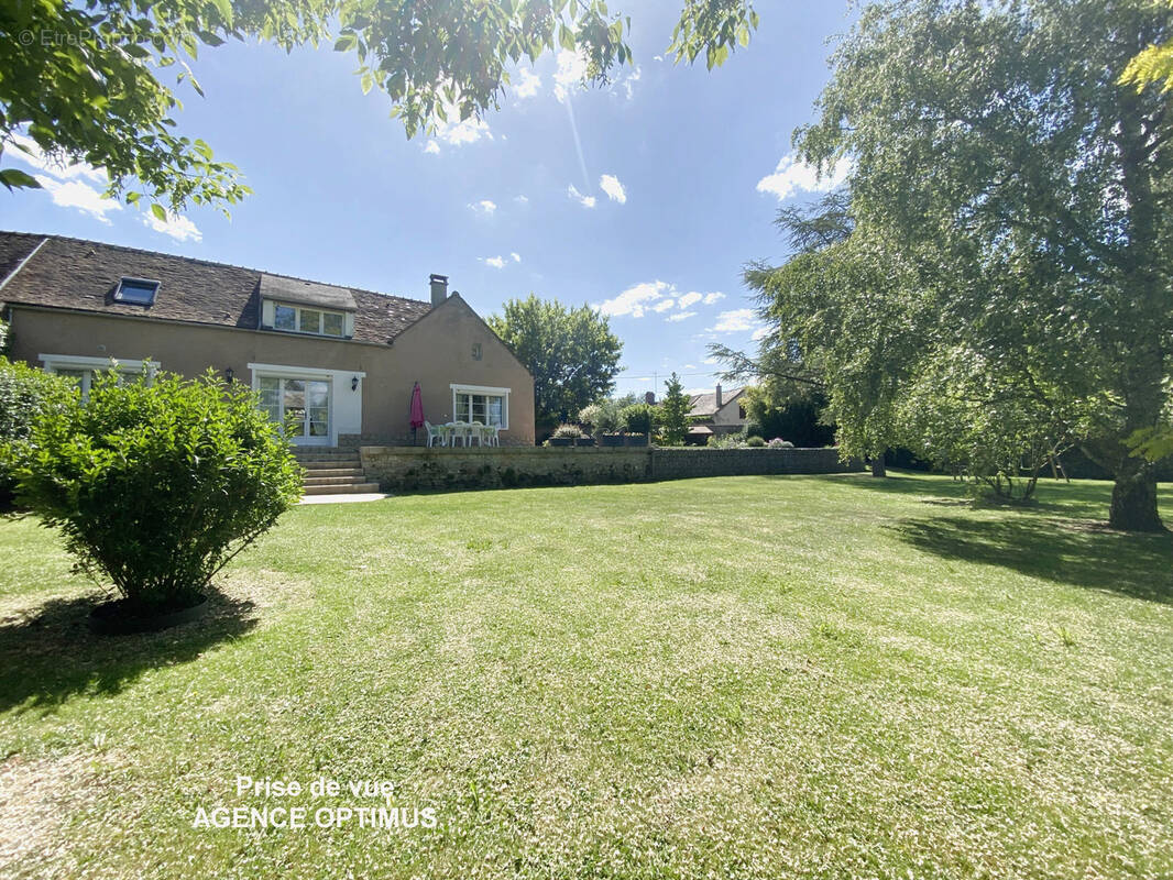 Maison à VILLENEUVE-LA-GUYARD