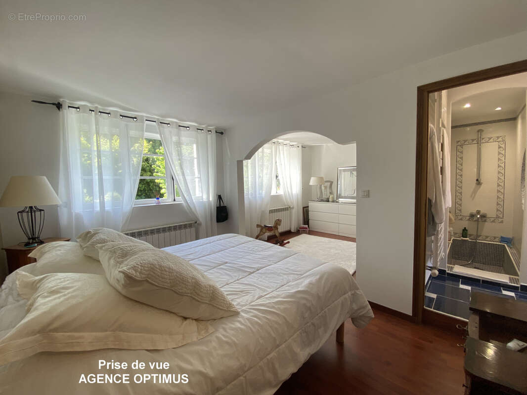 Maison à VILLENEUVE-LA-GUYARD