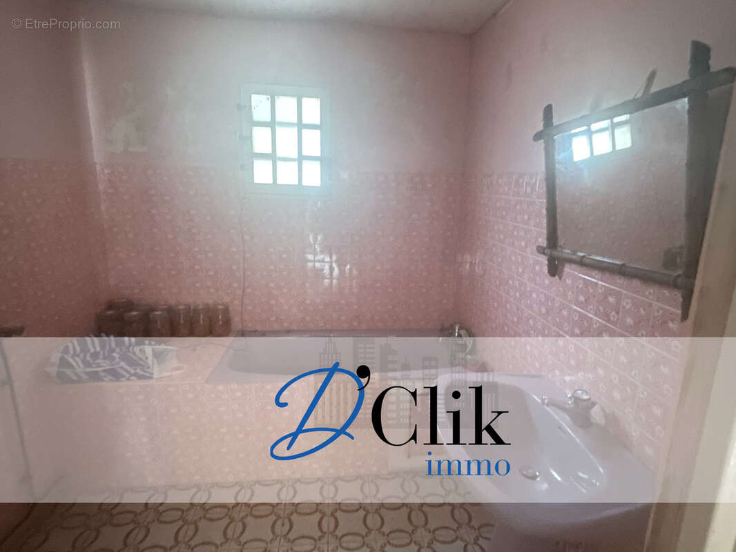 Maison à LE GENEST-SAINT-ISLE