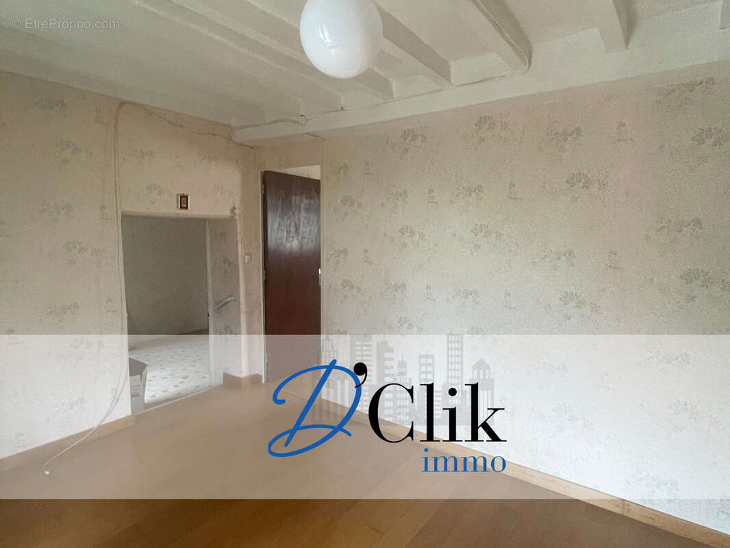 Maison à LE GENEST-SAINT-ISLE