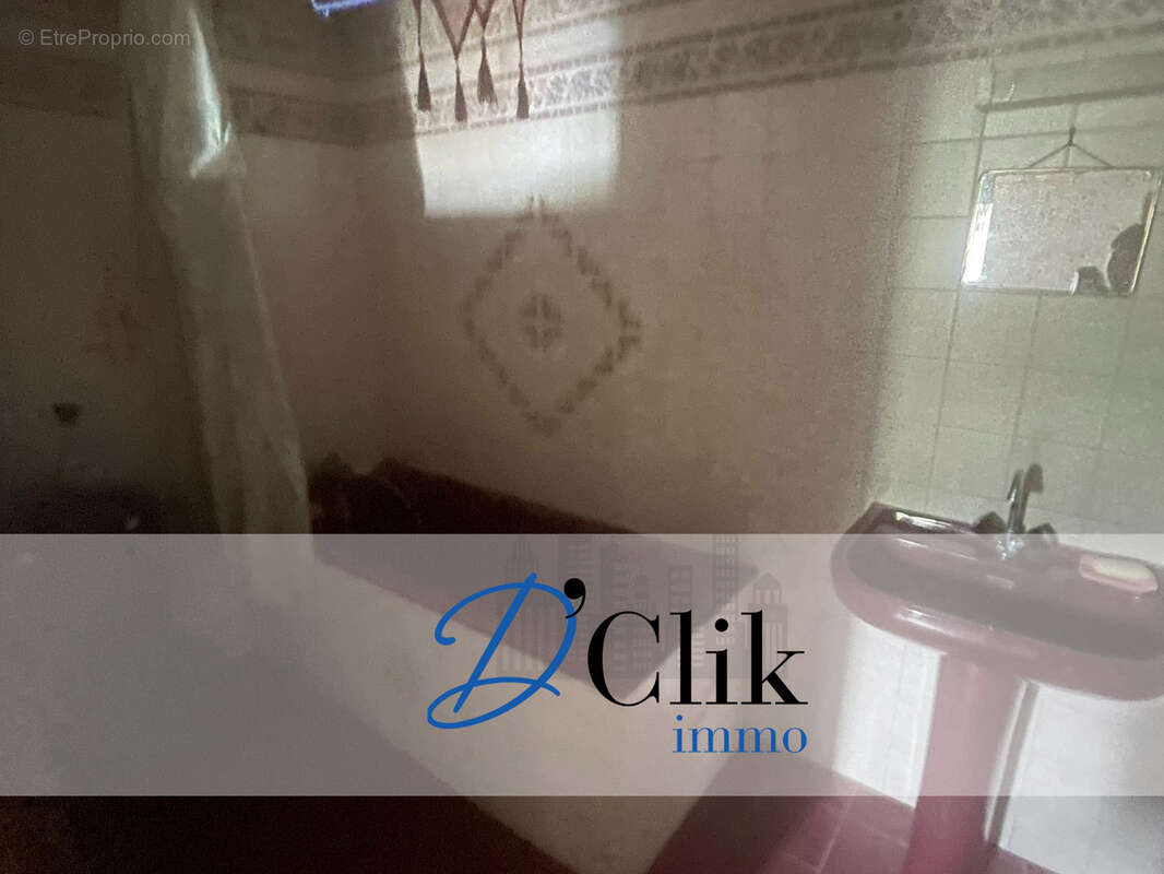 Maison à LE GENEST-SAINT-ISLE