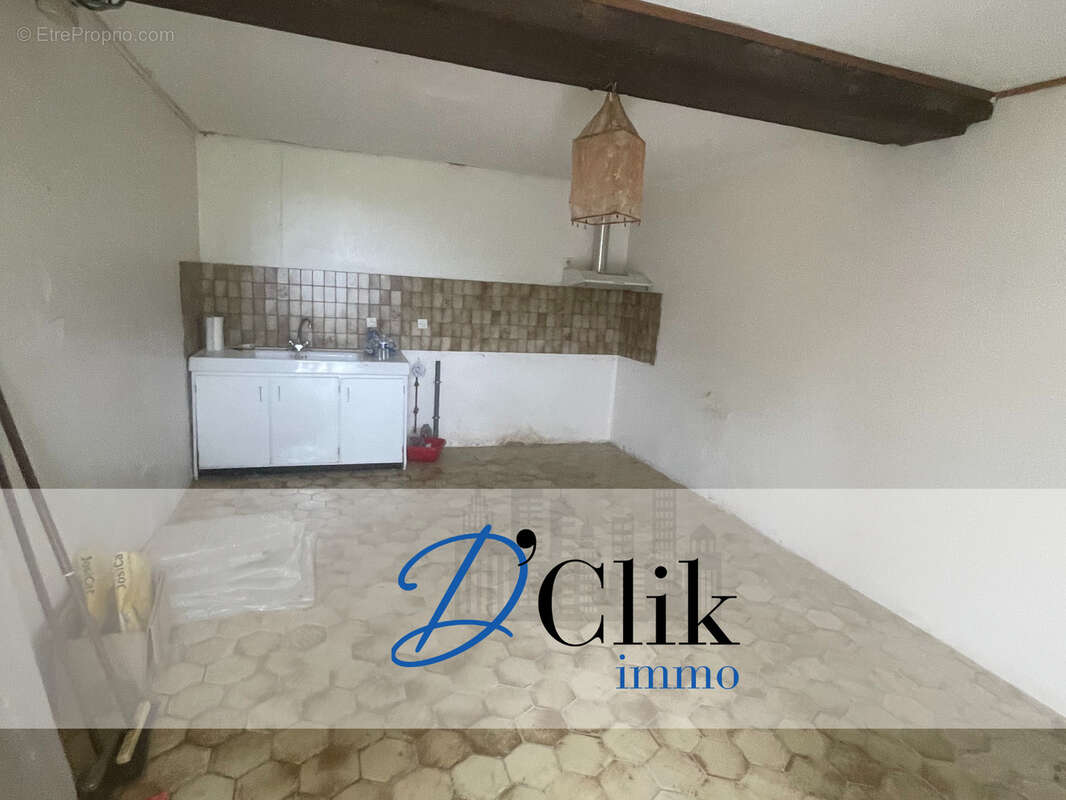 Maison à LE GENEST-SAINT-ISLE