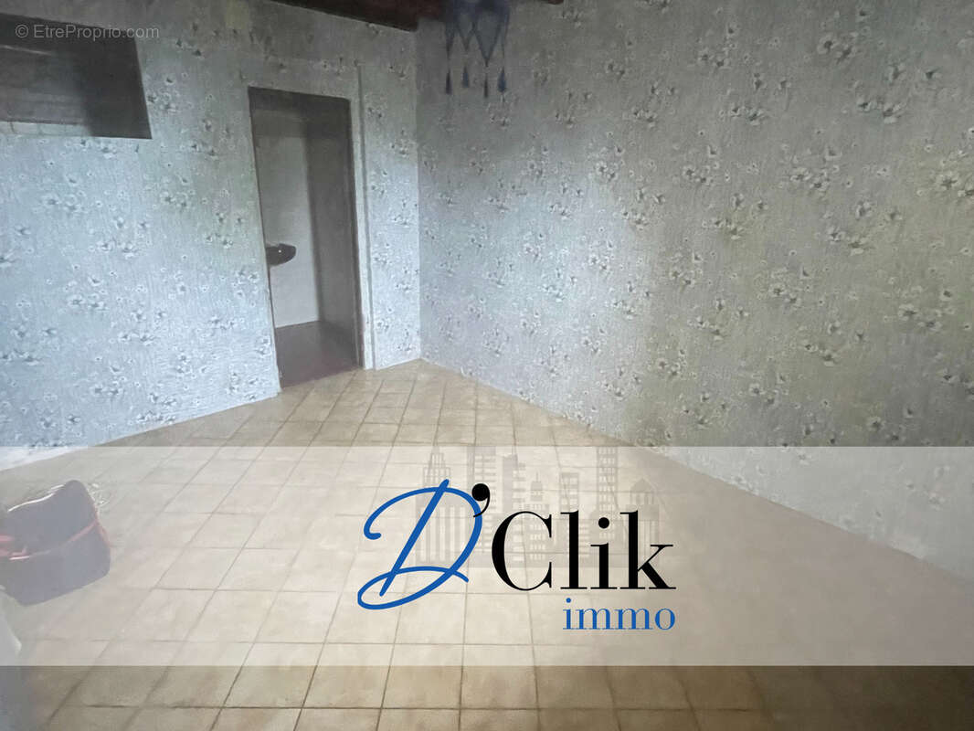 Maison à LE GENEST-SAINT-ISLE