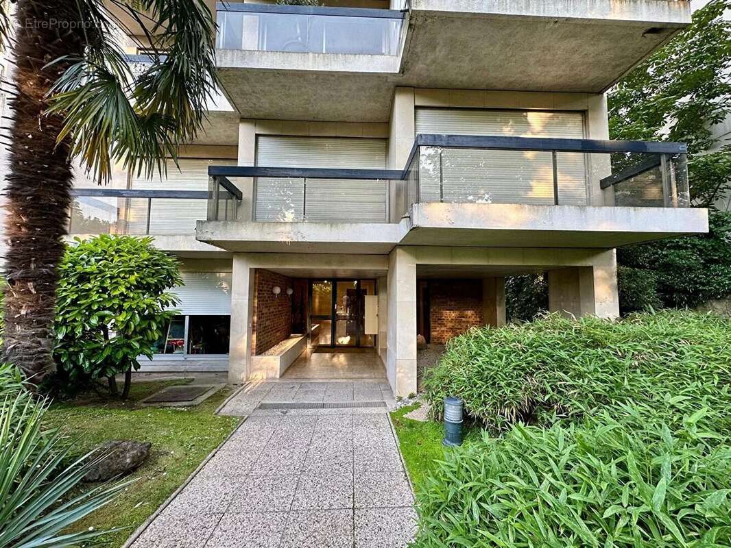 Appartement à NEUILLY-SUR-SEINE