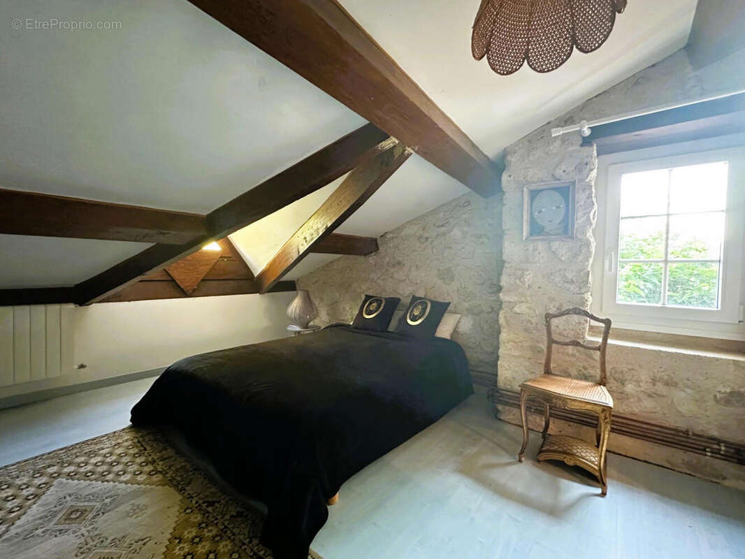 CHAMBRE MANSARDEE - Maison à CASTERA-VERDUZAN