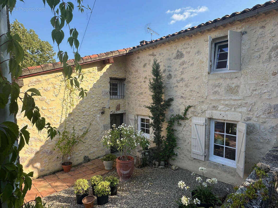 FACADE DE L'ENTREE - Maison à CASTERA-VERDUZAN