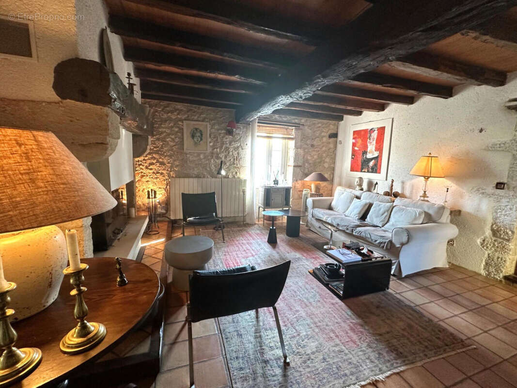 SALON - Maison à CASTERA-VERDUZAN