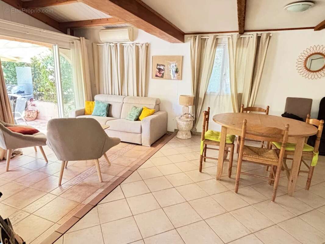 Maison à ROQUEBRUNE-SUR-ARGENS