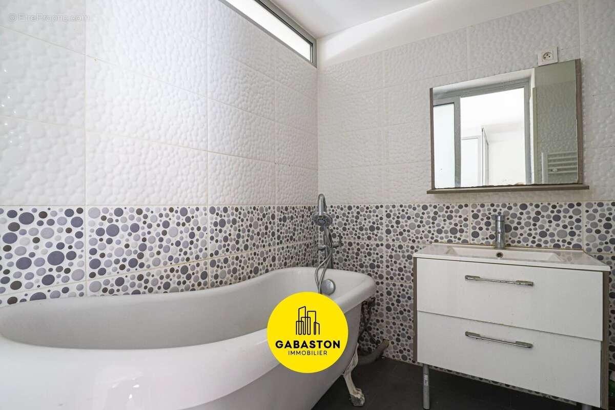 Appartement à MARSEILLE-1E